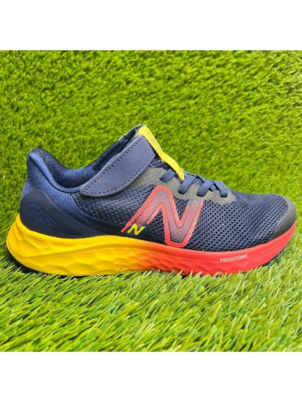 New Balance Fresh Foam Arishi v4 Girls Size 3Y Blue Pink Running Shoes Sneakers